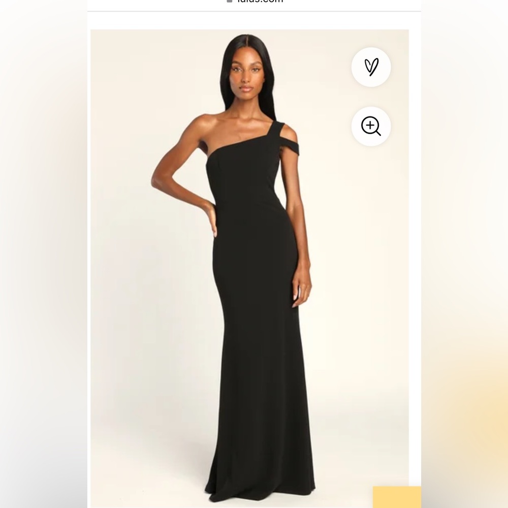 Black lulus formal dress in black size small.